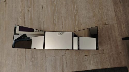 Customer photo review of Trifold Makeup Mirror – 360° Adjustable Travel Vanity Mirror