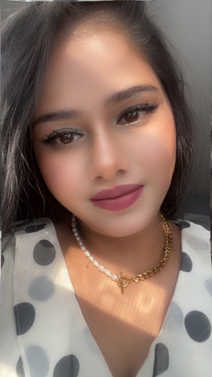 Customer photo review of Acacia Pearl Toggle Statement Necklace