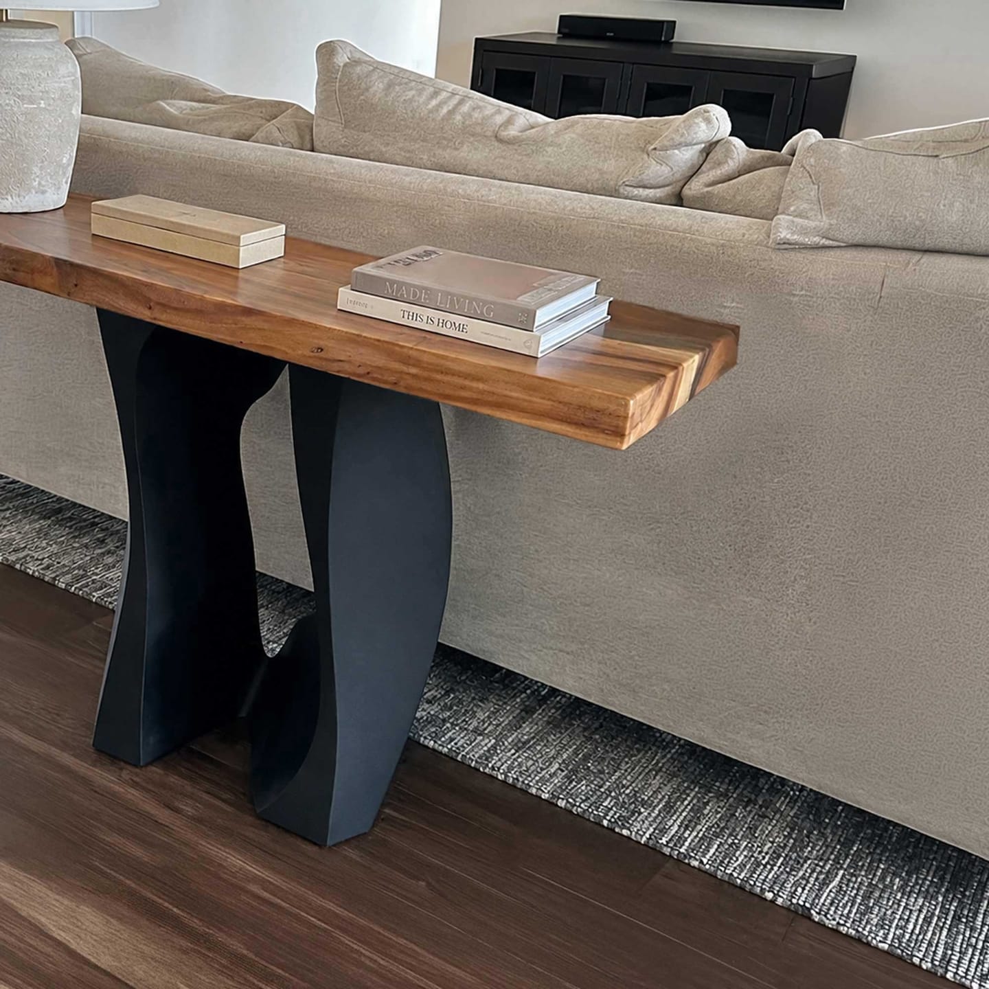 Customer photo review of Console Table for Modern Entryway, Hallway, and Living Rooms - 504 Rocky