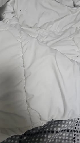 Customer photo review of Hotel Style Comforter – Lightweight Fluffy Winter Quilt