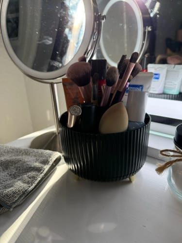 Customer photo review of Rotating Makeup Storage – 360° Desktop Cosmetic Organizer