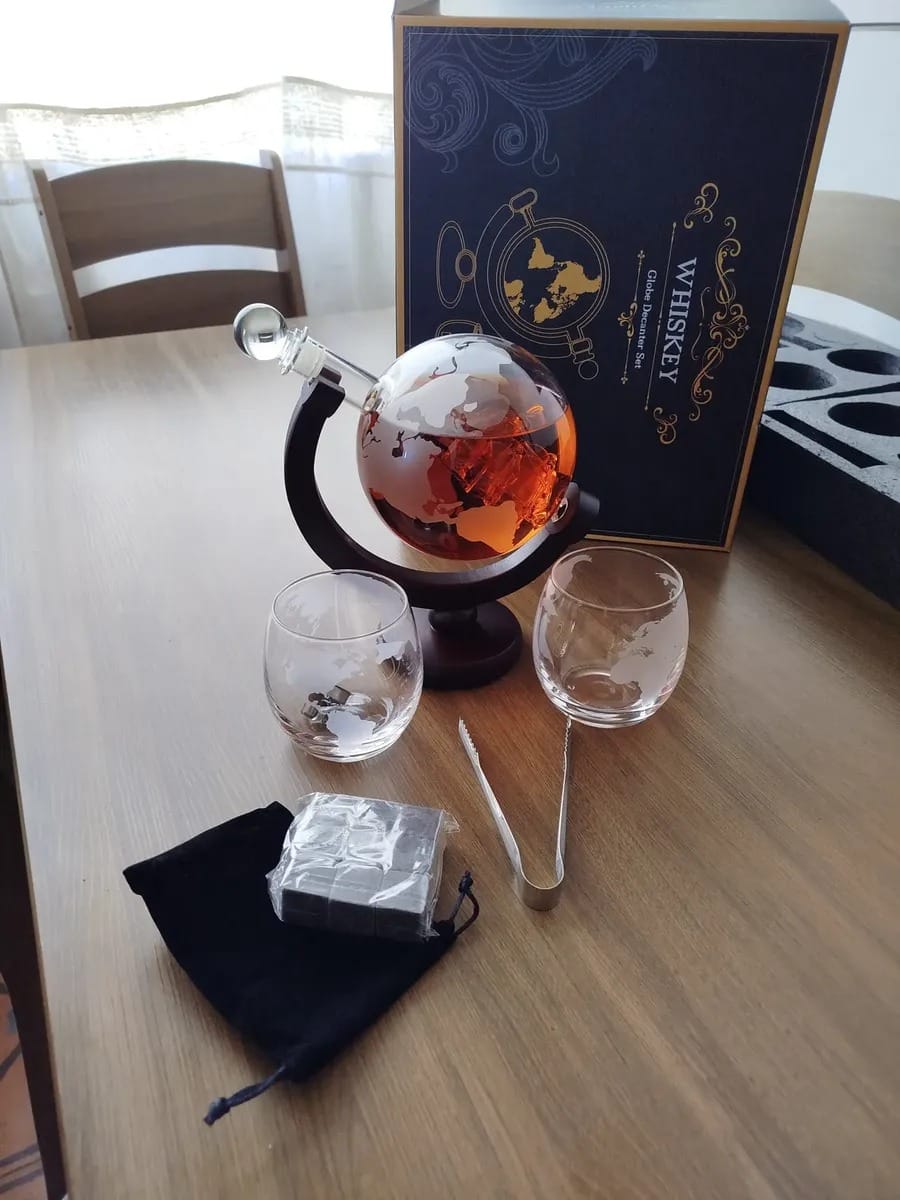 Customer photo review of Licorera Mapa del mundo + Set de regalo 2 vasos