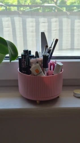 Customer photo review of Rotating Makeup Storage – 360° Desktop Cosmetic Organizer
