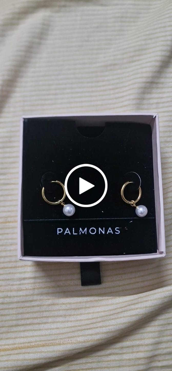 Customer video review of Small Heart Hoop Earrings