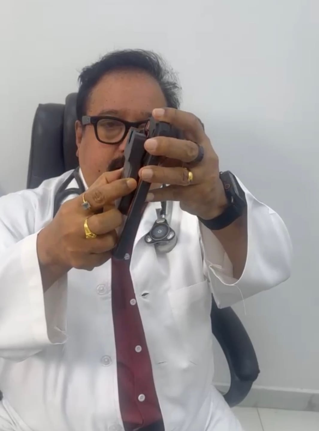 Customer photo review of Welch Allyn MacroView Plus & PanOptic Plus Diagnostic Set – Otoscope & Ophthalmoscope