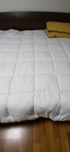 Customer photo review of Hotel Style Comforter – Lightweight Fluffy Winter Quilt