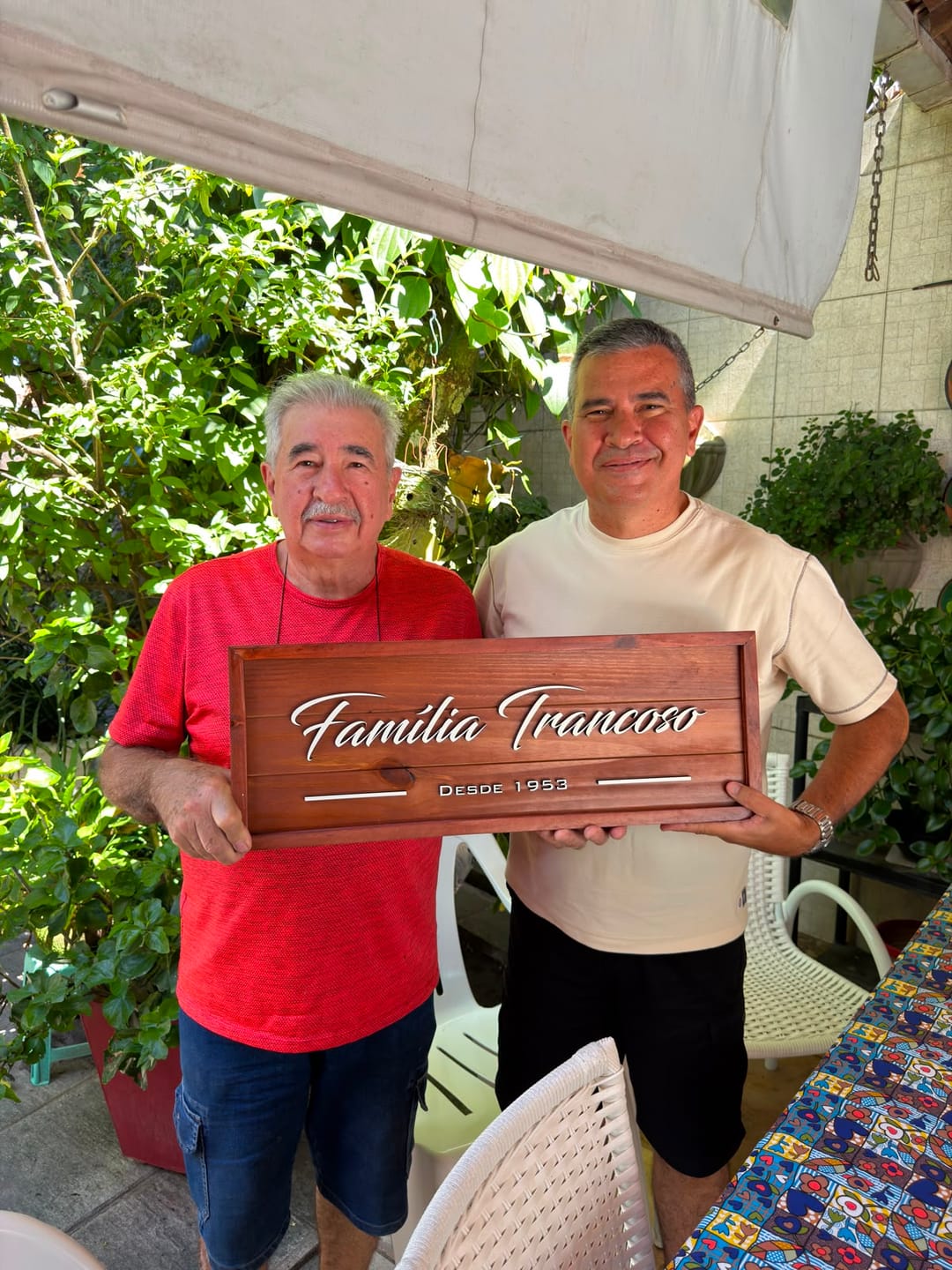 Customer photo review of Placa Sobrenome com Moldura
