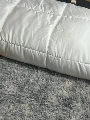 Customer photo review of Hotel Style Comforter – Lightweight Fluffy Winter Quilt