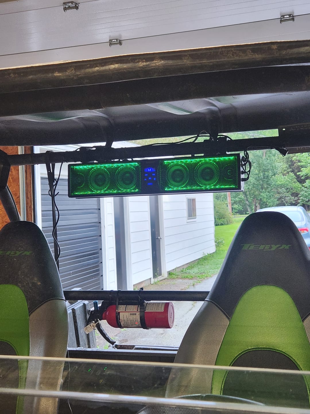 Customer photo review of UTV Sound Bar RGB 25'' Bluetooth Multicolor Lights 500W Amplifier 1.25''-2'' Roll Bar