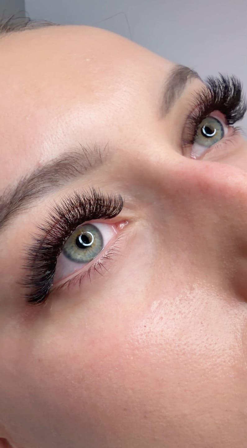 Customer photo review of Cashmere Volume Lash Extensions 0.05mm