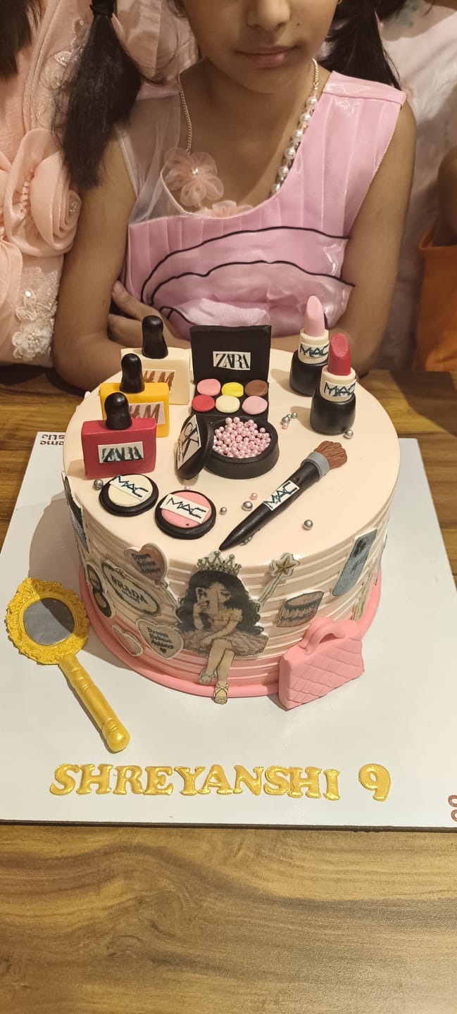 Customer photo review of Fashion n Makeup Diva Cake