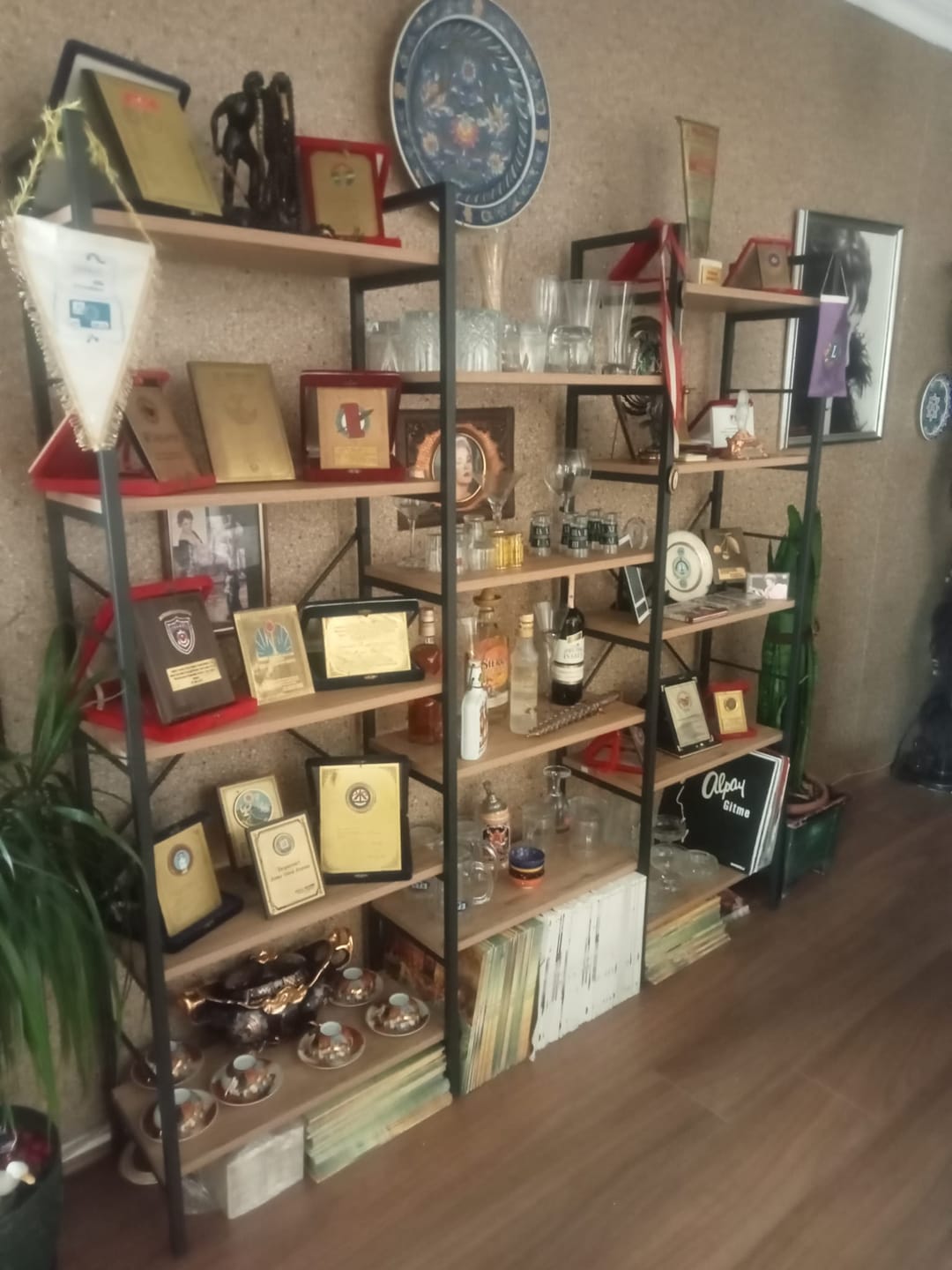 Customer photo review of Rani HC107 Metal 14 Raflı Geniş Kitaplık Ofis Çalışma Odası Çocuk  Odası Sepet Ceviz