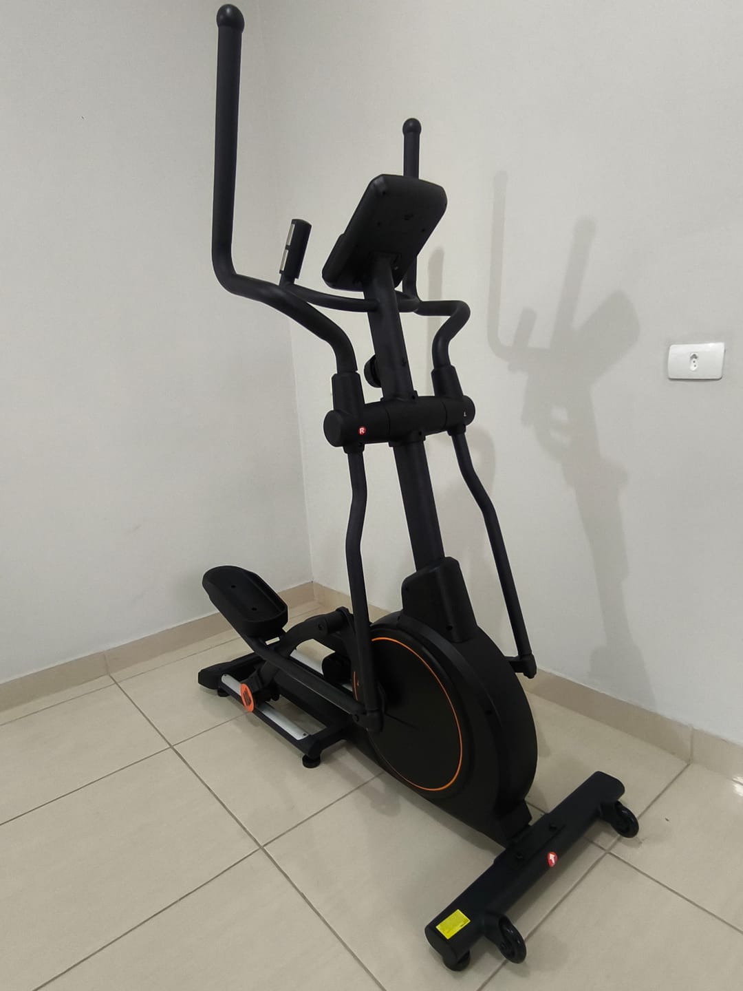 Customer photo review of Aparelho Elíptico Magnético Semiprofissional M5000 | Resistência Magnética | Suporta 120 Kg | 16 Níveis De Resistência