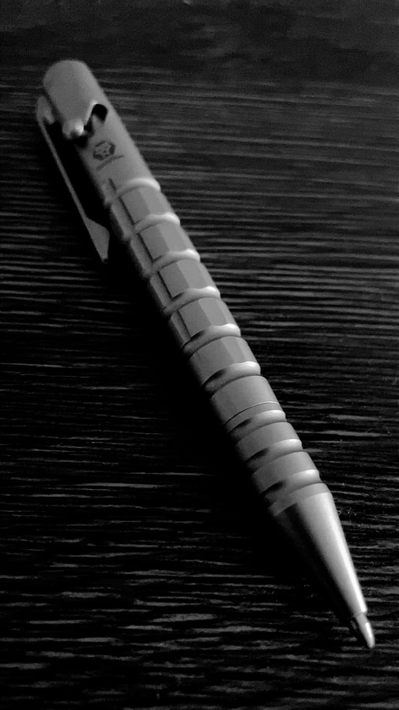 Customer photo review of RovyVon Commander C10 (G2) Titanium Bolt Action Tactical Pen, Sandblasted