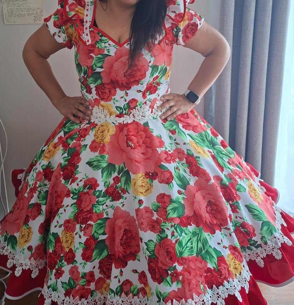 Customer photo review of Vestido de china huasa Mariposa Rojo talla