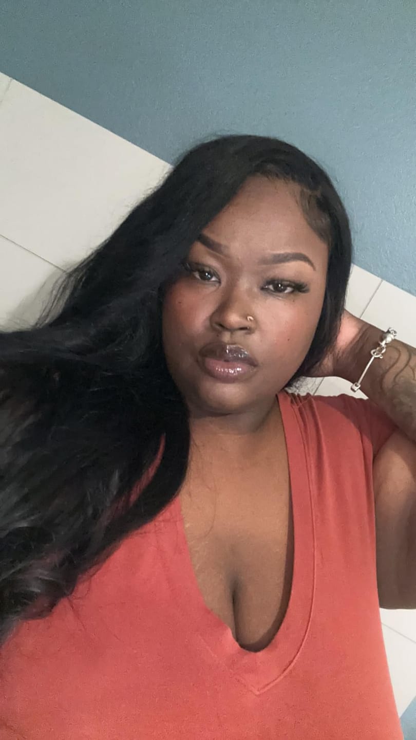 Customer photo review of Wavymy Wear Go Glueless Lace Wigs Pre-cut HD Lace Wigs Human Hair Pre-plucked Natural Hairline 180% Density