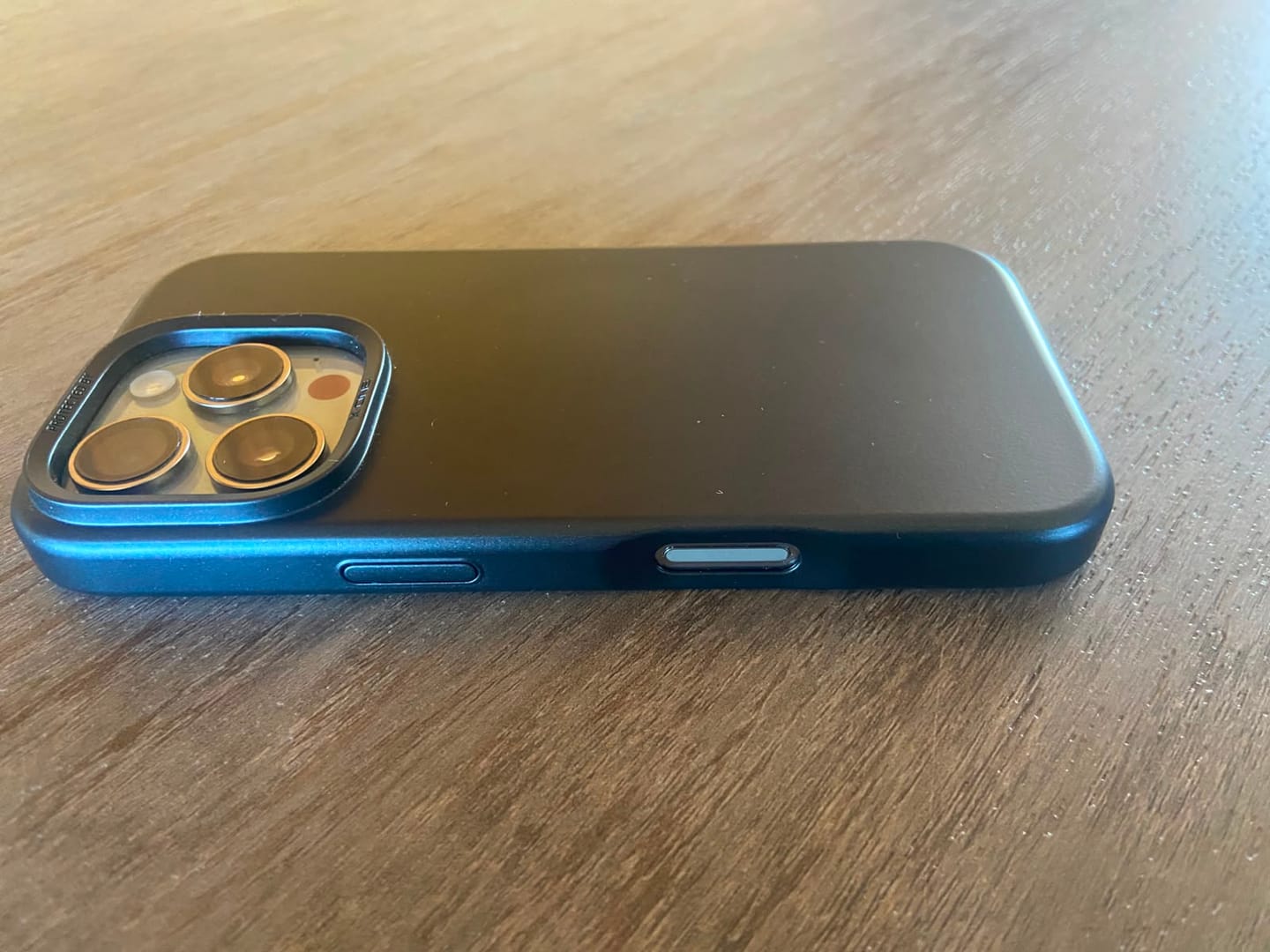 Customer photo review of Carcasa Shock Dominator Magnetic iPhone 16 Pro / Pro Max