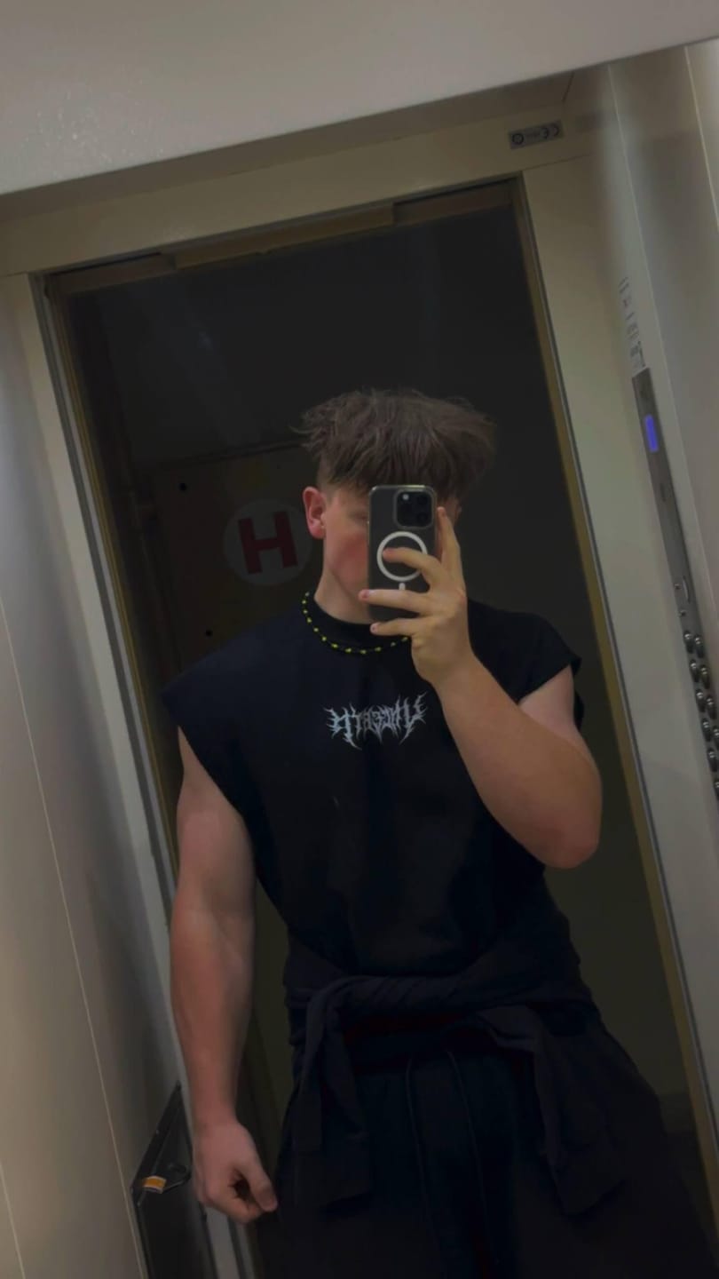 Customer photo review of UC024 Conquer Boxy Cut Off Tank - Black