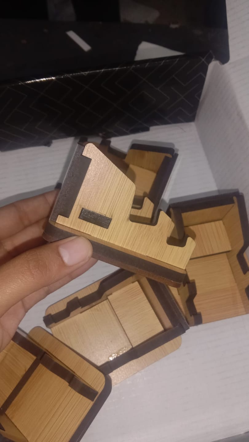 Customer photo review of Mini Mobile Stand | Best for Corporate Gifting | PrintMine.in