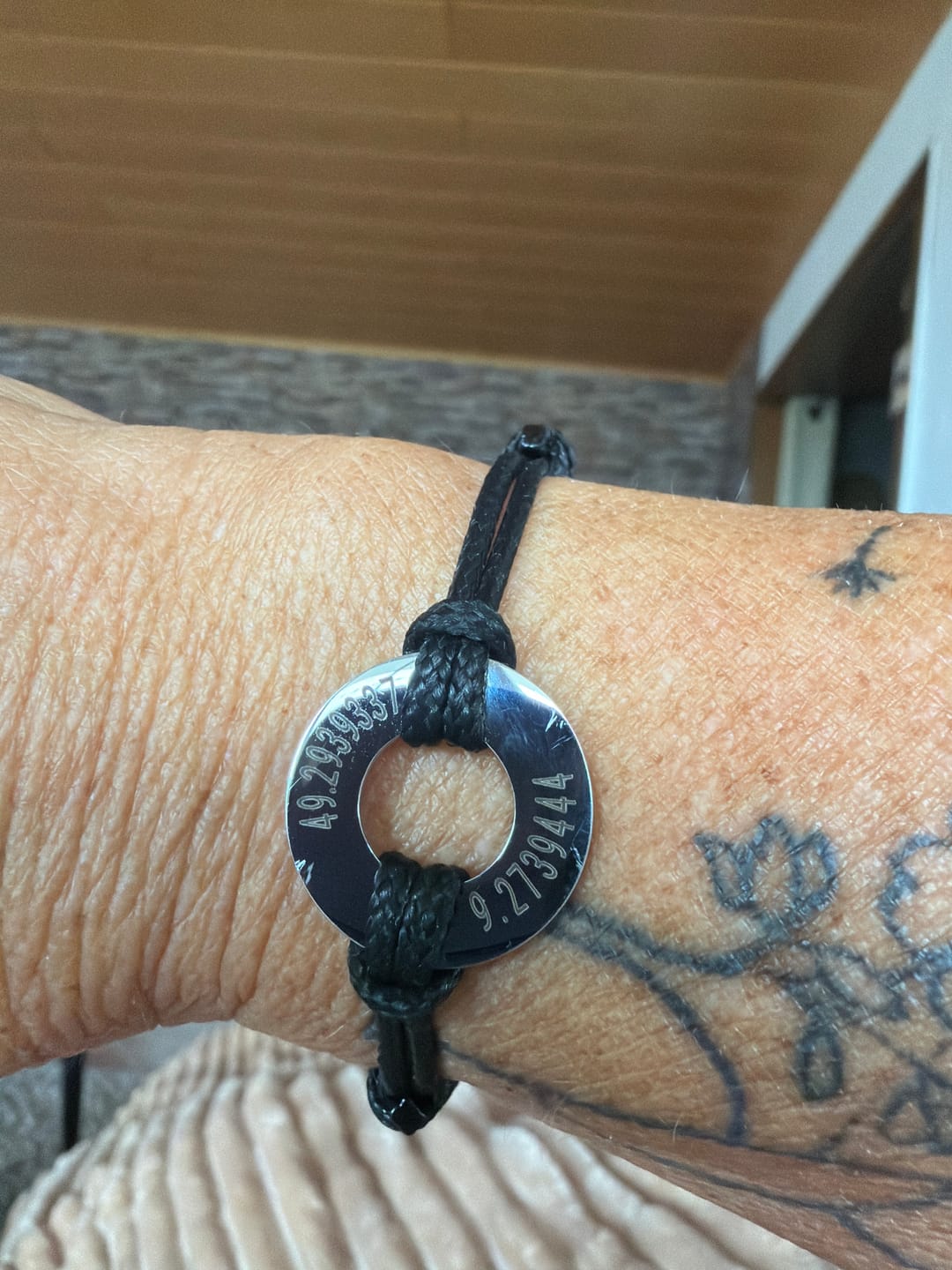Customer photo review of Armband personalisiert aus Edelstahl "The Ring" mit kostenloser Gravur von Name oder Koordinaten