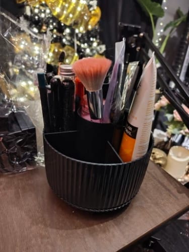 Customer photo review of Rotating Makeup Storage – 360° Desktop Cosmetic Organizer