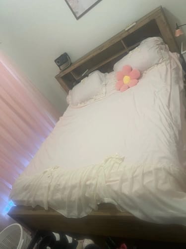 Customer photo review of Ruffle Duvet Cover Set – 3pcs White Bedding for Guest Room