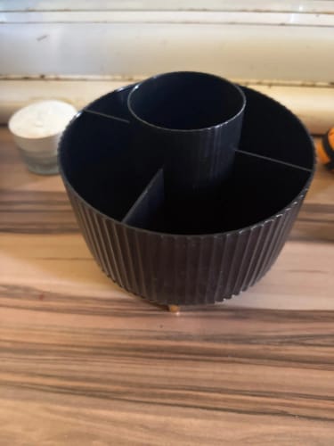 Customer photo review of Rotating Makeup Storage – 360° Desktop Cosmetic Organizer