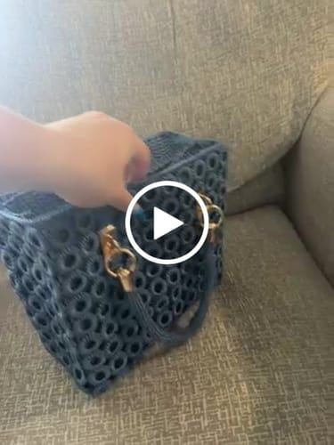 Customer video review of Garden Bee Crochet Bag Kit