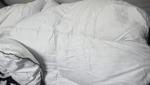 Customer photo review of Hotel Style Comforter – Lightweight Fluffy Winter Quilt