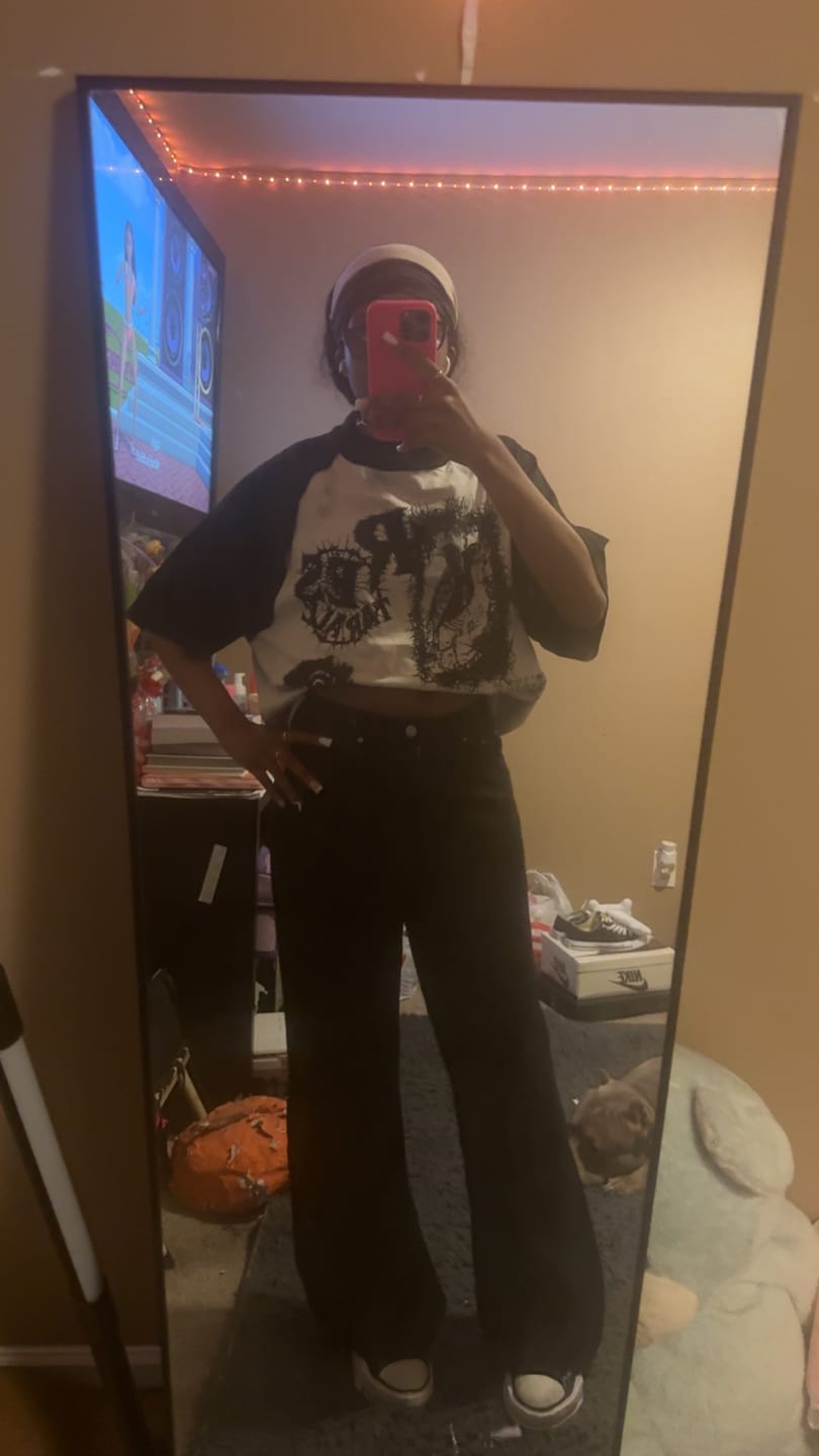 Customer photo review of Omirad Raglan Graphic Tee