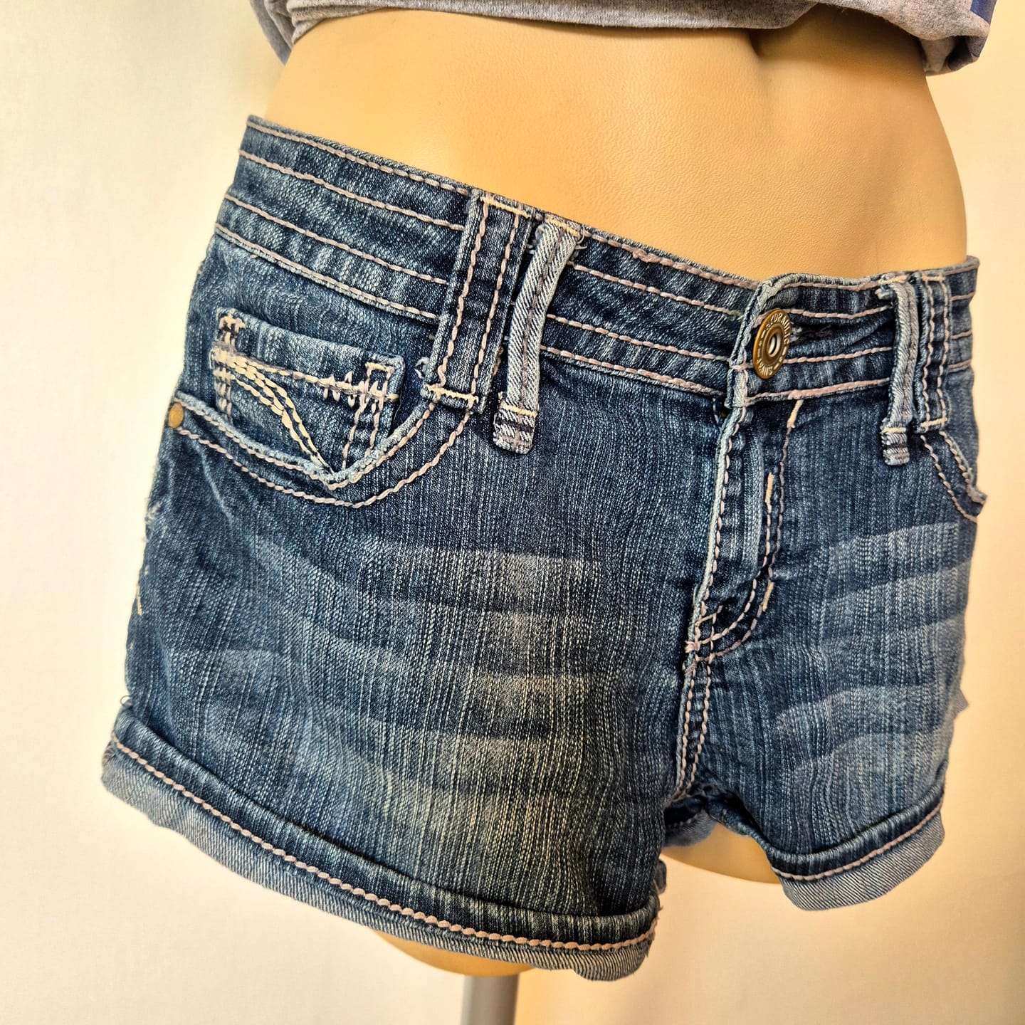 Customer photo review of 30x Y2K DENIM SHORTS