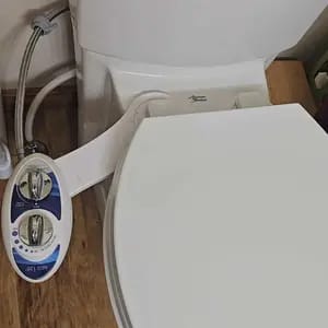 Customer photo review of Installazione Facile Kit Bulloni Universali per Sedile WC