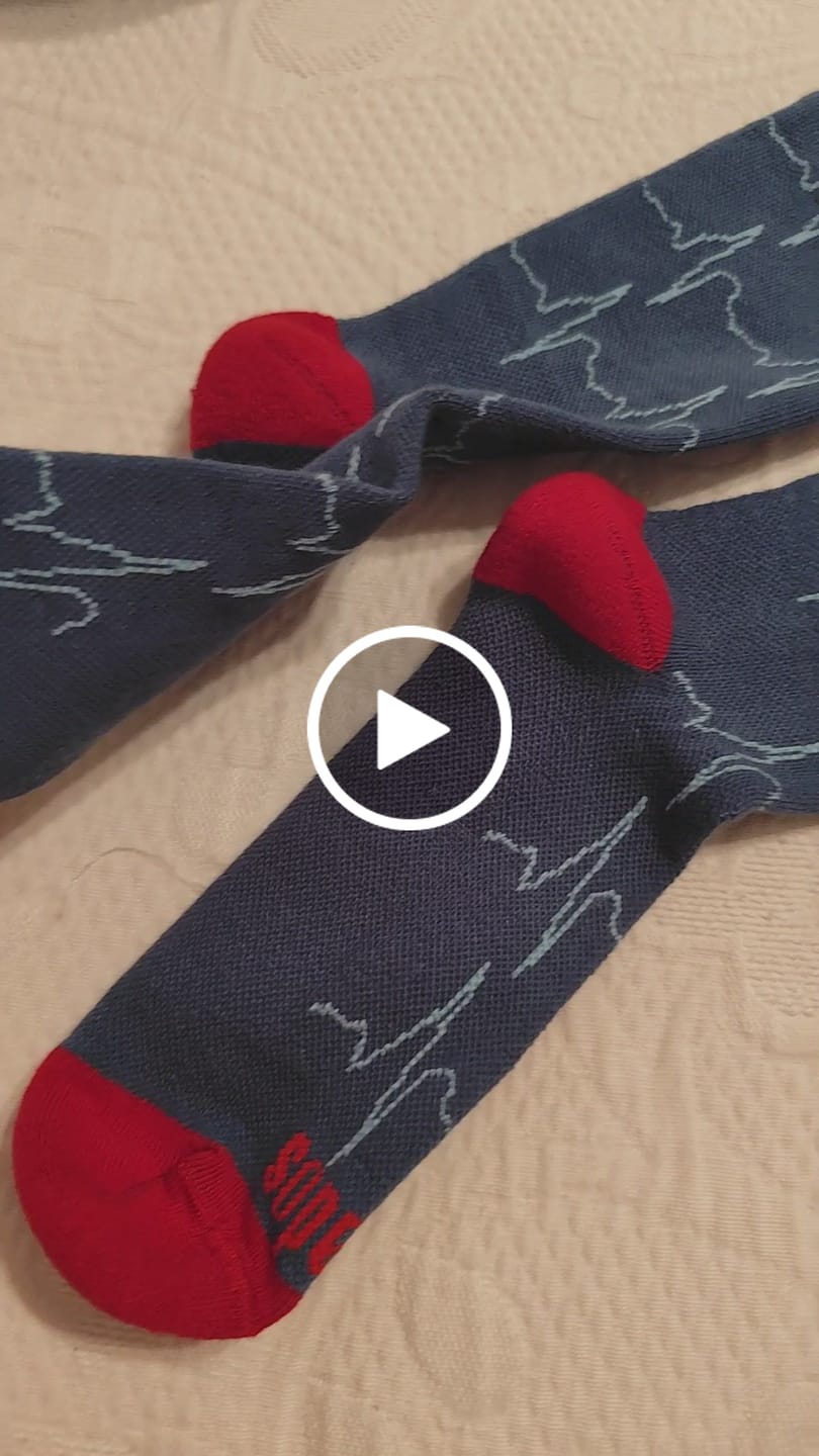 Customer video review of Calcetines Compresivos estampados - Pulsaciones