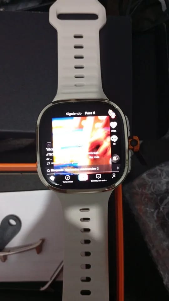 Customer photo review of Smartwatch 5G AMOLED 2,4" con fotocamera rotante