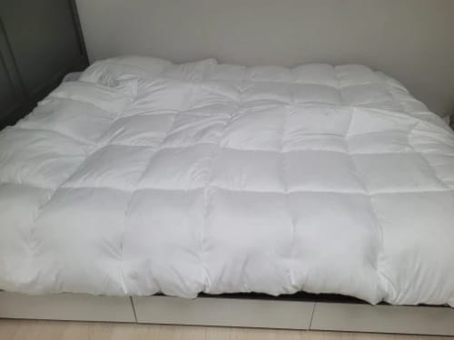 Customer photo review of Hotel Style Comforter – Lightweight Fluffy Winter Quilt