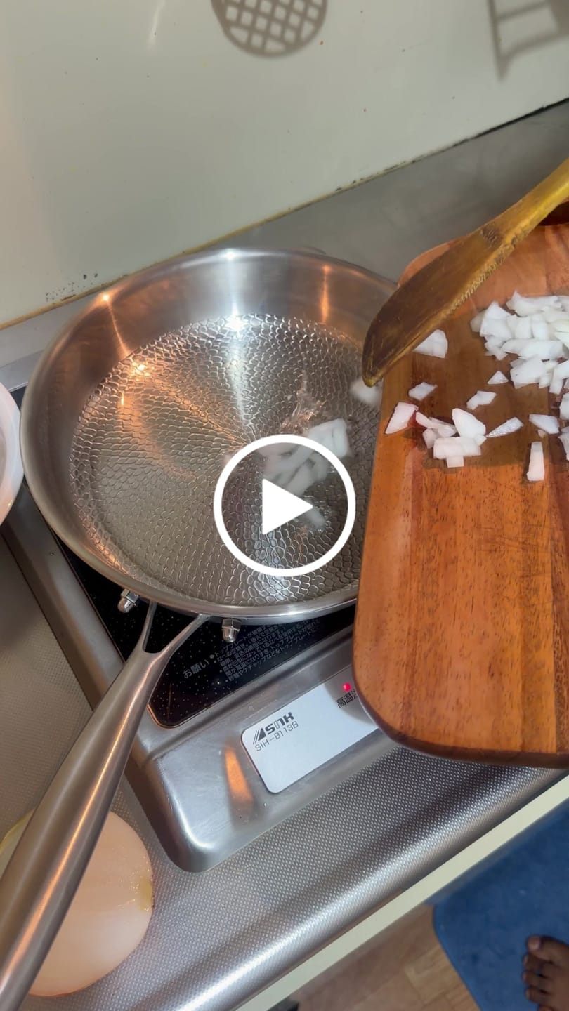 Customer video review of Hand-Hammered Titanium Pan
