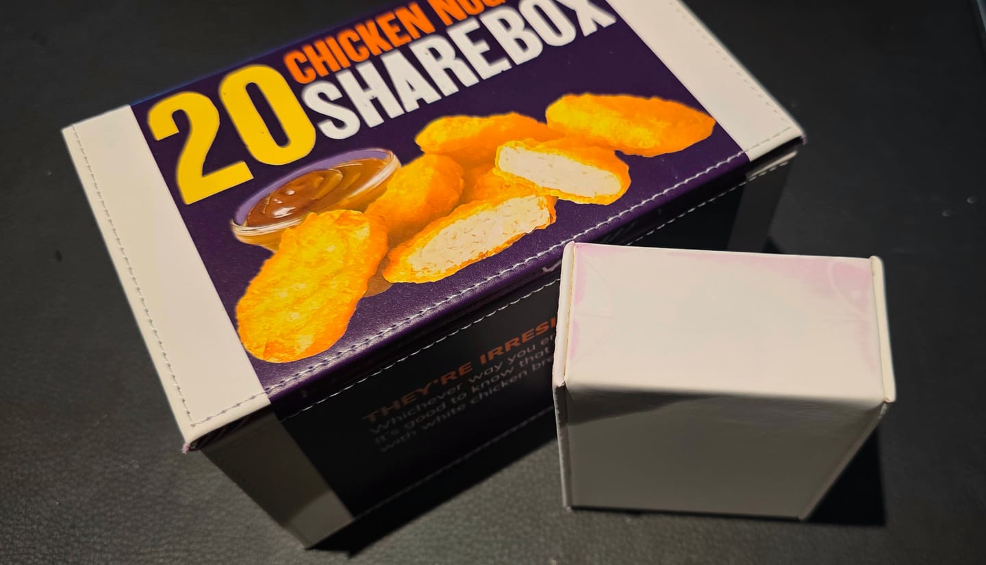 Customer photo review of 20 Chicken Nuggets Deckbox