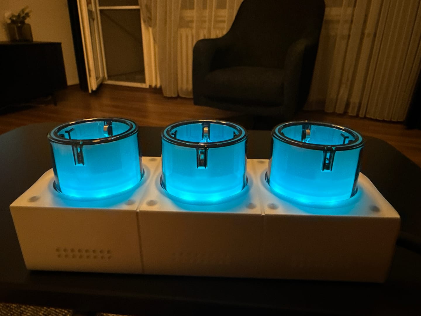 Customer photo review of Masaüstü Priz Hızlı Şarj İstasyonu 7 in 1 | 4000W AC, 140W 3xUSB-C, 1 USB-A, 100W Type-C Kablo (X6424)