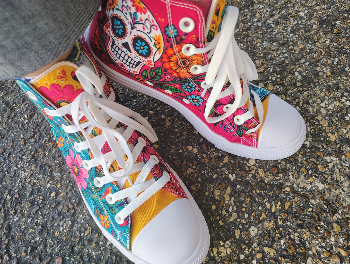 Customer photo review of Corazón Y Calacas High Tops ( Black or White Sole )
