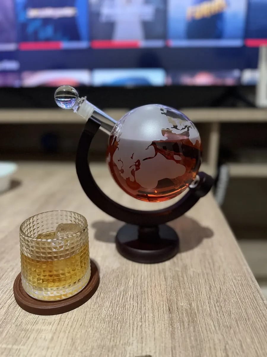 Customer photo review of Licorera Mapa del mundo + Set de regalo 2 vasos