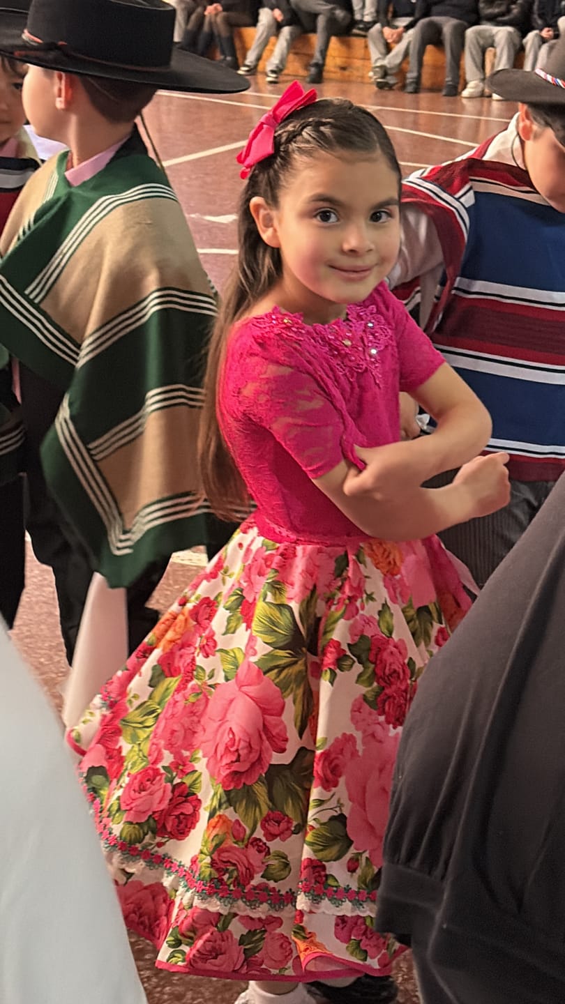Customer photo review of Vestido de China Huasa, Sofia encaje Fucsia