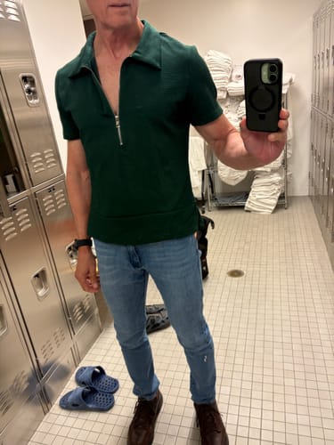 Customer photo review of Men's Smart Casual Textured Slim Fit V-Neck Short Sleeve T-shirt SKUL69522