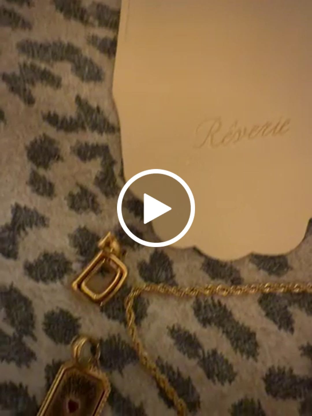 Customer video review of COMPONI LA TUA COLLANA - RICORDATI DI SELEZIONARE I CIONDOLI CHE DESIDERI 🫶🏼