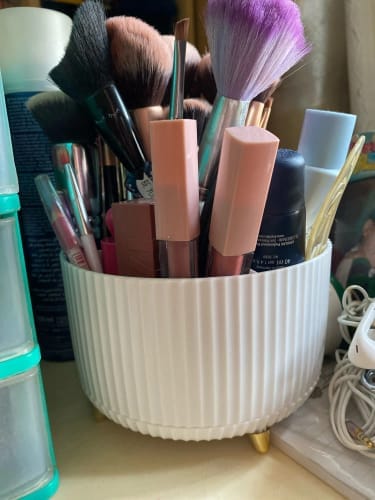 Customer photo review of Rotating Makeup Storage – 360° Desktop Cosmetic Organizer