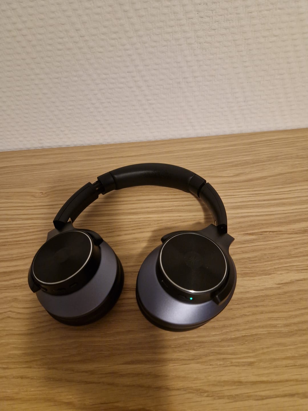 Customer photo review of Oneodio A Series - Bluetooth 5.0 Active Noise Cancelling Wireless Headphones - Built-in Microphone, Type C Charging & Carry Case - Extended 2 Year Warranty Included