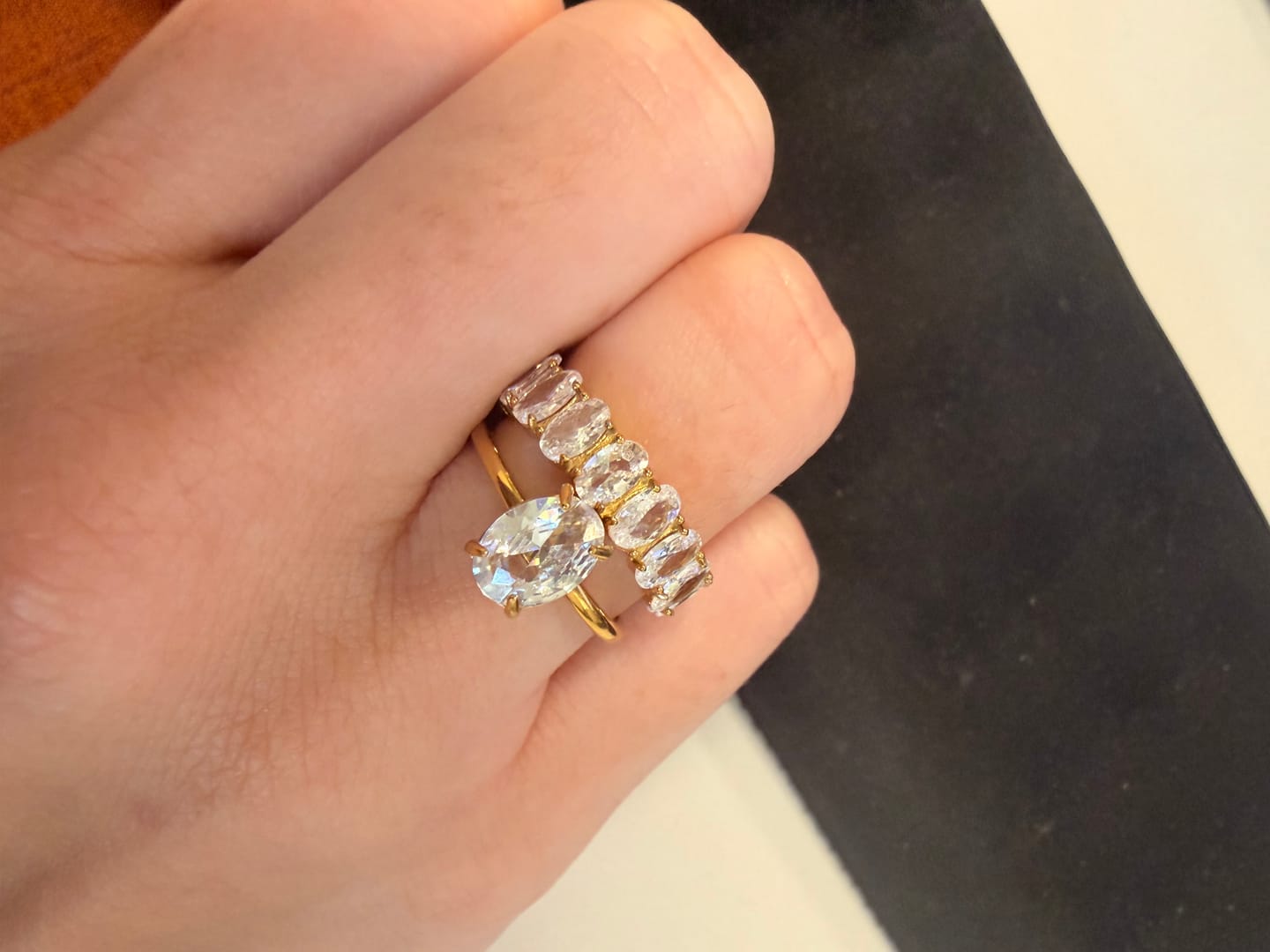Customer photo review of Anel Solitário Lumière Banhado em Ouro 18k