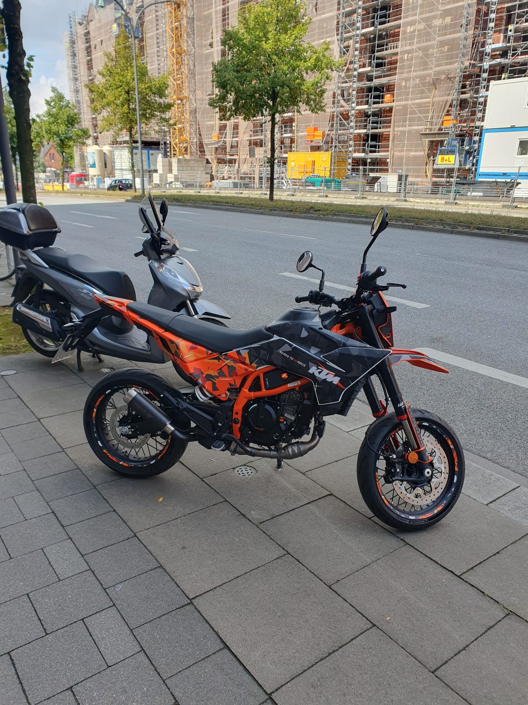 Customer photo review of KTM 390 SMC-R GRAPHICS - "Flake" (Black/Orange)