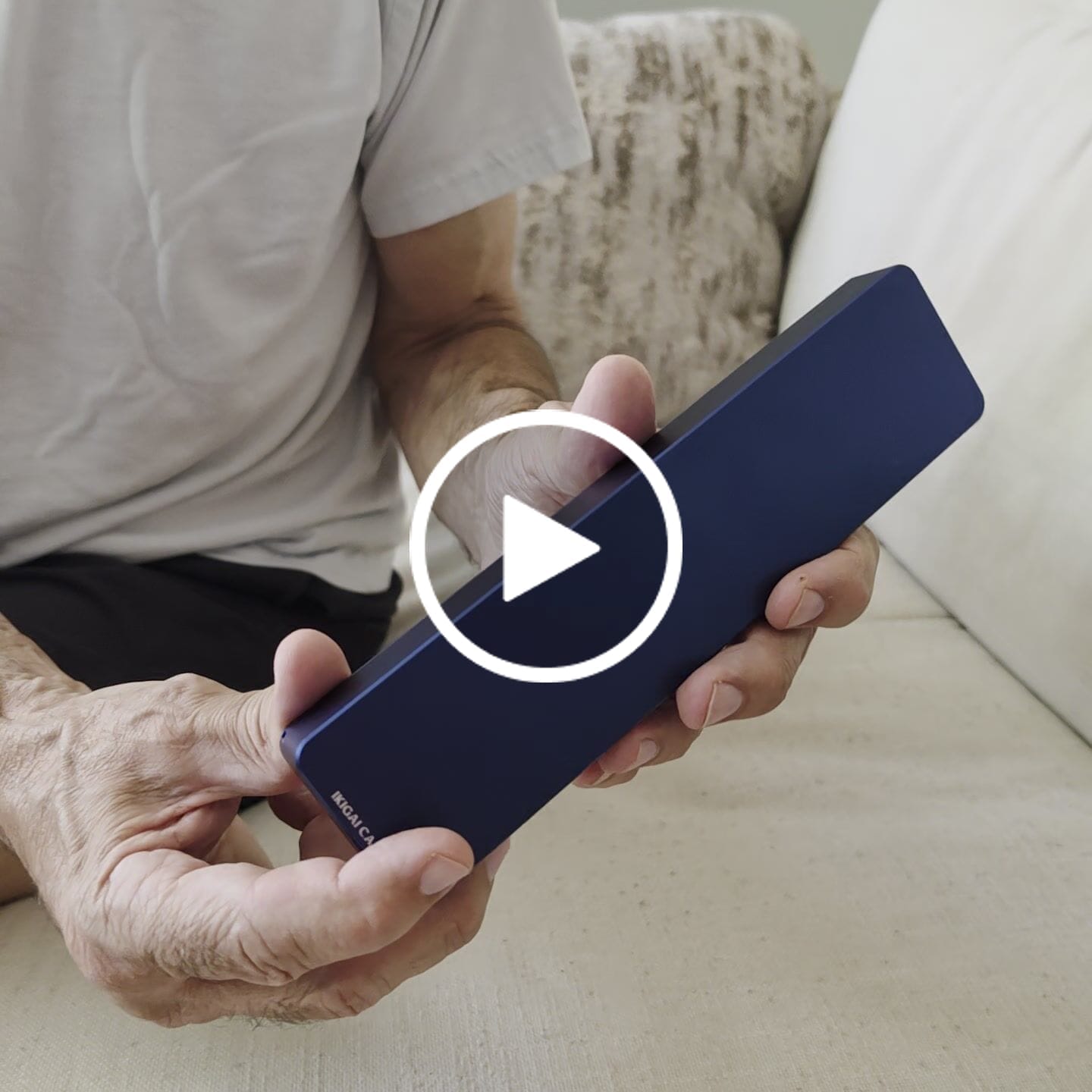 Customer video review of Weekly Case