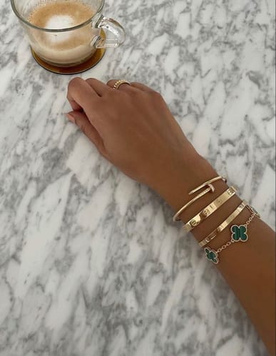 Customer photo review of Vintage Alhambra Five Motifs Malachite Clover Bracelet