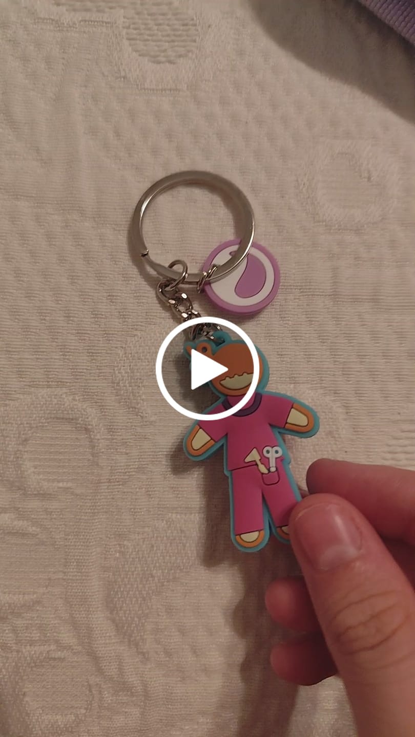 Customer video review of Llavero profesional sanitario